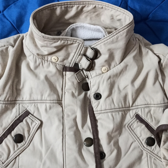 Cute n warm jacket - Picture 9 of 13